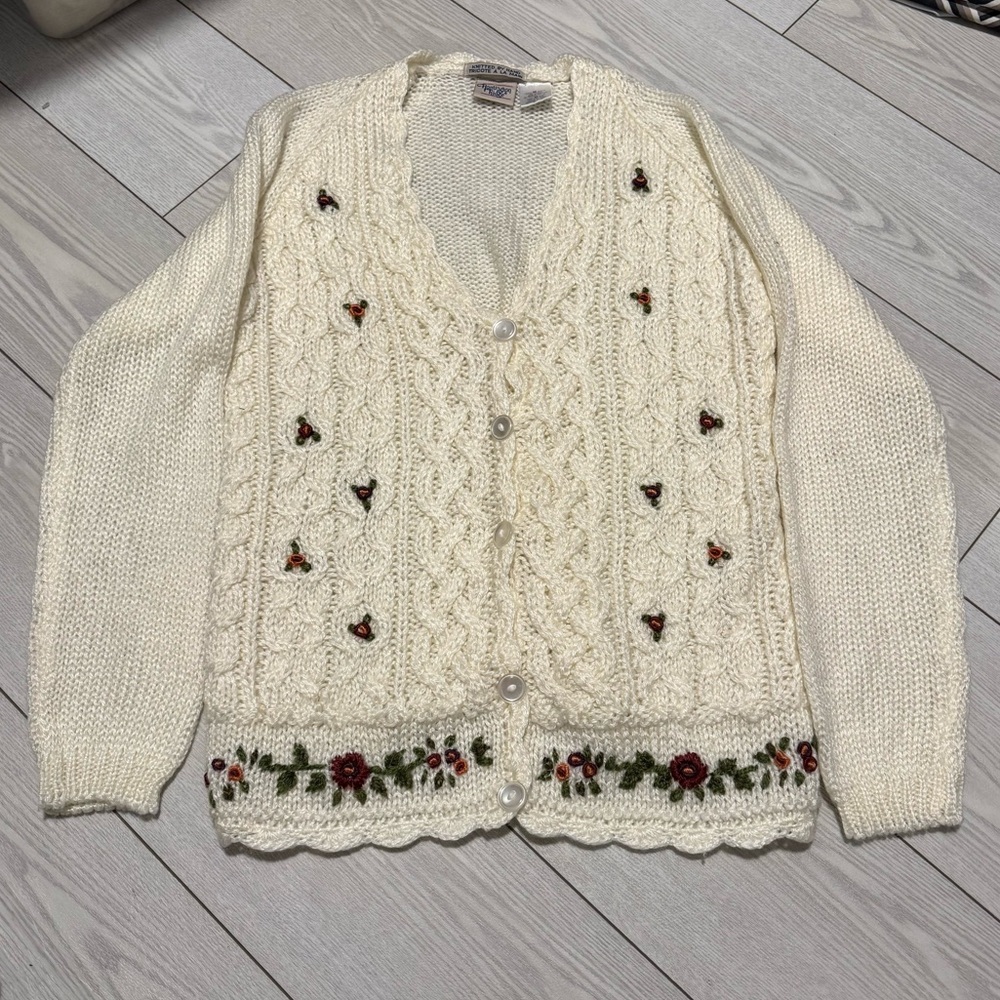 Huntington Ridge Vtg Handmade cardigan sweater white pink floral medium granny